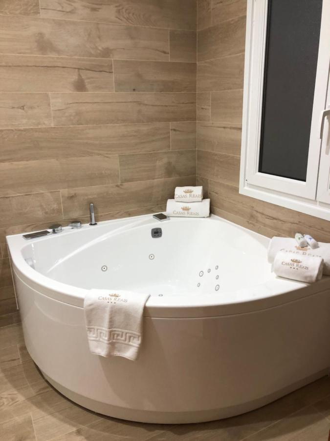 Luxury Apartment With Jacuzzi Σαντιάγο ντε Κομποστέλα Εξωτερικό φωτογραφία